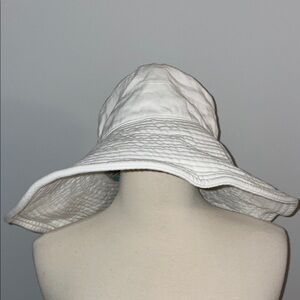 Classic White Wide-Brim Sun Hat